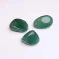 Natuurlijke groene kristal getrommelde stenen met gaten voor DIY-sieraden maken - Aventurijn jade