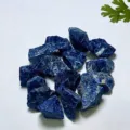 Natürliche rohe violette Mineralsteine für Aromatherapie und Dekoration - Blauer Sodalith / 100 g