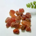 Natürliche orangefarbene Kristall-Rohsteine für Aromatherapie-Diffusoren und Hausdeko - Roter Achat / 100 g