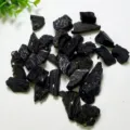 Natürliche schwarze Turmalin-Rohsteine für Aromatherapie-Diffusoren und Landschaftsdekoration - Schwarzer Turmalin / 100 g