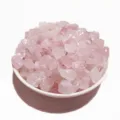 Natürliche rosa Rosenquarz Kristalle Steine für Haus Deko und Entmagnetisierung in weißer Schale - Rosenquarz / 100g Packung