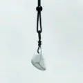 Natürlicher Howlith-Anhänger an verstellbarer schwarzer Kordelkette für Damen/Herren - Howlith
