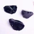 Natürliche unregelmäßige dunkelviolette Kristallrohsteine und Mineralfragmente für DIY-Schmuck - Obsidian