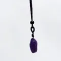 Natürlicher violetter Amethyst-Anhänger mit schwarzer verstellbarer Kordelkette - Lilastein
