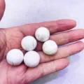 Set di cinque sfere in pietra naturale marmorizzata bianca per accessori di gioielli fai-da-te. - Sfera di Turchese Bianco