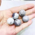 Piccole sfere di cristallo naturale grigio e bianco per gioielli fai-da-te e decoro - Sfera di Pietra a Rete Nera
