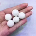 Set di cinque sfere di cristallo bianco naturale lucido per gioielli fai da te e decorazione - Stile Giada Bianca