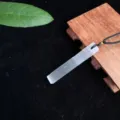 Natuurlijke Marokkaanse seleniet staaf hanger met zwart koord en kattenoog gipseffect - Ongeveer 5-6cm Stijl
