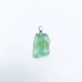 Natürlicher grüner Rohkristall-Steinanhänger für DIY-Schmuck und Halskettenherstellung - Fluorit
