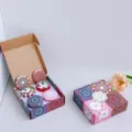 Set de regalo de velas aromáticas con latas decorativas de mandalas y cera de soja - Estilo B, Pack de 4 (6cmX4cm) / Fresia