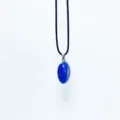 Collar con colgante de cristal de lapislázuli azul natural con cordón negro - Colgante de Piedra / Lapislázuli