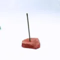 Natürlicher roter Rohstein-Räucherstäbchenhalter mit minimalistischem Loch. - Roter Jaspis / 3-5CM