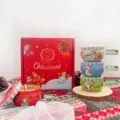 Festive Christmas scented candle gift set with four different scents in decorative tins. - Christmas Card Style (4 Pieces/Pack Gift Box Set) / Set of 4