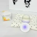Detailansicht einer Juniper Lavender Duftkerze im Glas mit schöner Aquarell-Geschenkbox - Wacholder & Lavendel / Glasgefäß (5x3.5cm)