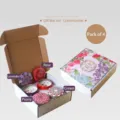 Vista dettagliata della confezione regalo da 4 candele profumate in cera di soia varie - Stile L (Set di 4 Confezione Regalo) / Set di 4