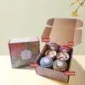 Set regalo di 4 candele profumate in scatola decorata con motivi paisley colorati - Modello B / Confezione Regalo da 4 Pezzi