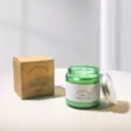 Handgefertigte 80g Duftkerze aus Sojawachs im grünen Glas mit hochwertiger Geschenkbox - Grünes Glas Freesie