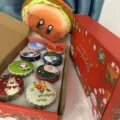 Set de regalo de velas aromáticas de Navidad con 8 latas de cera de soja en caja roja - Estilo de Navidad / Juego de Caja de Regalo de 8 Piezas / Fresia