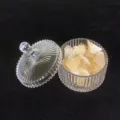 Cristalli naturali gialli grezzi in un vaso di vetro decorativo per aromaterapia domestica - Citrino