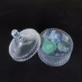 Geripptes Glasgefäß mit bunten rohen Fluorit-Kristallsteinen zur energetischen Reinigung. - Fluorit Steine (Gerippte Schale) / 300g Packung