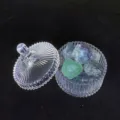 Pietre di cristallo di fluorite naturale in un barattolo di vetro scanalato con coperchio - Fluorite