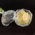 Eleganter Kristallglas-Aufbewahrungsbehälter mit Deckel und gelben Rohsteinen zur Reinigung - Zitronencitrin Steine (Sternen Schale) / 300g Packung