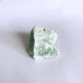 Natürlicher grüner Rohstein Räucherstäbchenhalter mit einer funktionalen Bohrung - Grüner Aventurin / 3-5CM