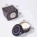 Vela aromática Selva Negra en lata decorada con caja de regalo, 20 horas de duración - Selva Negra (Sin Flores Secas) / Tarro Único