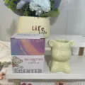 Cute cream ceramic bear scented soy wax candle with gift box packaging - 米黄色小熊小苍兰 / Gift Box