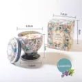 Candela profumata alla lavanda in elegante coppa di latta con scatola a fiori e petali - 1 Pezzo / Lavanda