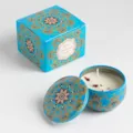 Premium soy wax scented candle with dried flowers in a blue bohemian pattern tin gift box - Cedar Forest / 6x4cm / Colorful