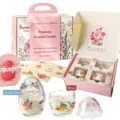 Osterei Duftkerzen Geschenkset mit Blumen und Dinosaurier Mustern in Box - 2-teiliges Geschenkbox-Set (Transparentes Ei Typ A)