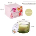 Limette-Zitrus-Duftkerze aus Sojawachs im grünen Glas mit rosa Blumen-Geschenkbox - Limette & Zitrus Duft