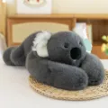 Morbido peluche di koala grigio in posizione sdraiata per il sonno e l'arredo casa - 30cm / Koala