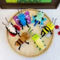 Lot de 6 marionnettes à doigt en peluche insectes pour contes et éveil des enfants - Série Insectes / Lot de 6