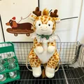 Süßer Plüsch-Giraffen-Rucksack mit Spitzenkragen und grüner Schleife in einem Einkaufswagen - Grün