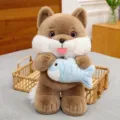 Simpatico peluche gatto marrone che tiene un pesce blu, morbida bambola cartoon - 30cm / Caffè