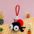 Süßer Insekten-Plüsch-Schlüsselanhänger mit rotem Strickkörper und großen Augen - Ameise