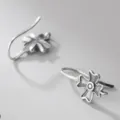 Ganci per orecchini in argento S925 satinato vintage per creazione gioielli - Stile Fiore a Quattro Petali (E0072-D) / 1 Paio/Confezione / Argento