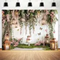 Toile de fond conte de fées avec fleurs roses, lanternes vintage et un gâteau - Pays des Contes de Fées (SBJ-004) / 95x75cm