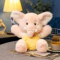 Elefante di peluche rosa con pigiama giallo, tenera bambola della buonanotte - Sportivo / Rosa / 32cm