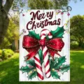 Festliche Frohe Weihnachten Gartenfahne mit Zuckerstange und roter Schleife für Außenbereich - Weißer Holz Zuckerstangen Stil (Q-008) / 30x45cm