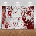 Gruseliger Halloween Fotohintergrund mit blutigen Handabdrücken auf weißer Backsteinwand Motiv - SBJ-006