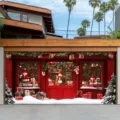 Weihnachtliche Garagentor-Banner mit rotem Schaufenster und Festtagsdekorationen - Roter Laden (CK-001) / 400x180cm