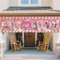 Pancarta rosa festiva Merry Christmas para porche con Papá Noel y casa de jengibre - 30x120cm (Con Cuerda) / SHF-009
