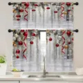 Tende da cucina natalizie con stampa digitale di ornamenti e rami di pino festivi - Mantovana 138x45cm / Palline di Natale Multicolore (CL-010)