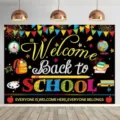 Welkom terug op school achtergrondbanner met kleurrijke klasicoon voor decoratie - Krijtbordstijl Welkom terug naar school achtergrond (SBJ-003) / 95x75cm