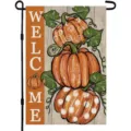 Welcome fall garden flag featuring three illustrated pumpkins with wood grain background - Q-006款式 / 30x45cm