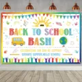 Buntes Back to School Bash Banner mit Schulbus und Globus für die Klassenzimmer-Deko - Regenbogen Campus Party Hintergrund (SBJ-009) / 95x75cm