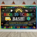 Farbenfroher Back to School Bash Party-Hintergrund mit Schulbus und Globus-Design - Back to School Party Hintergrund (SBJ-008) / 95x75cm